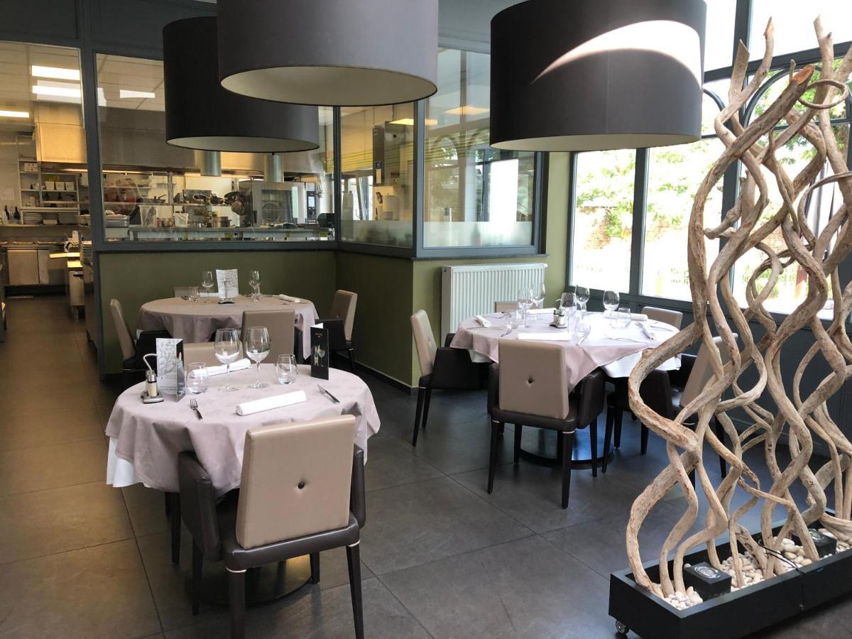 La Table D'Auguste Hotel Dour Bagian luar foto